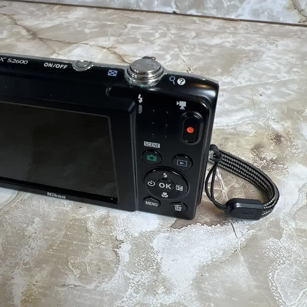Nikon COOLPIX S2600 14.0MP 5x Optical Zoom Digital Camera Silver Tested READ
